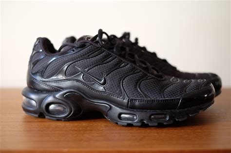 best black nike tns.